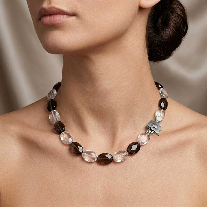 Collar cuarzo blanco y fume en cuello